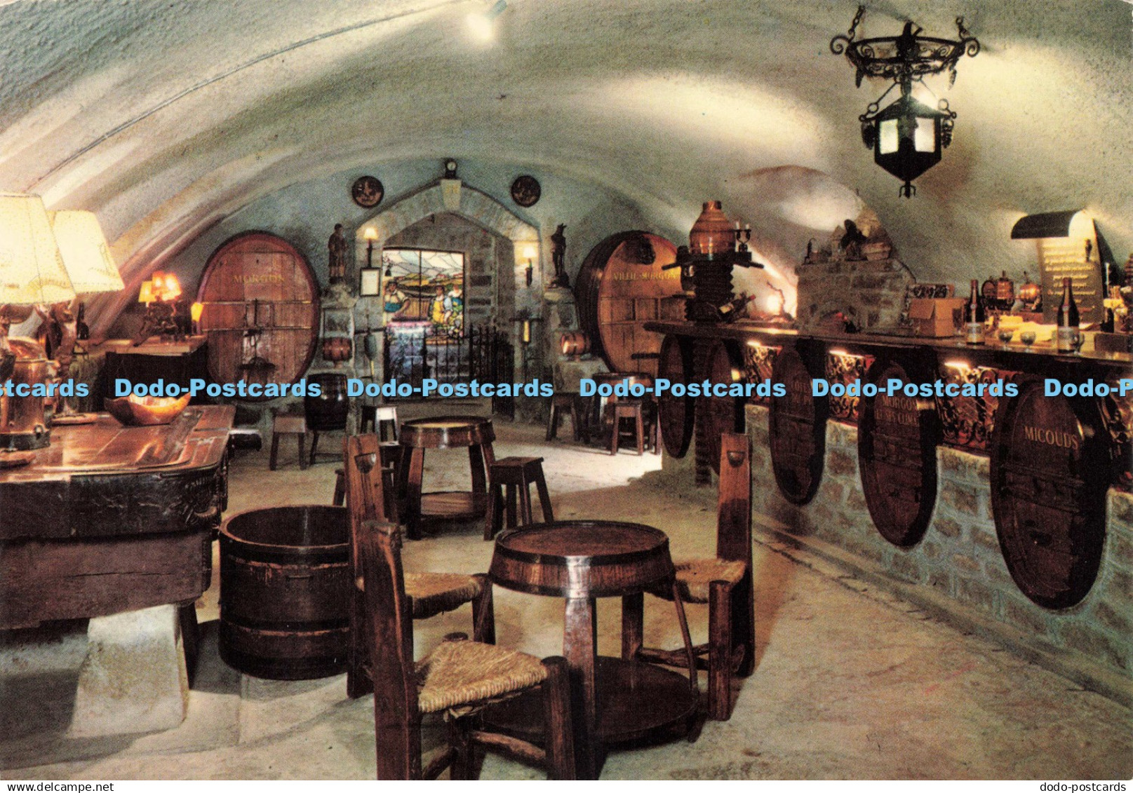 D221011 Villie Morgon Caveau Beaujolais Cru Morgon Ensemble du Caveau La Cigogne