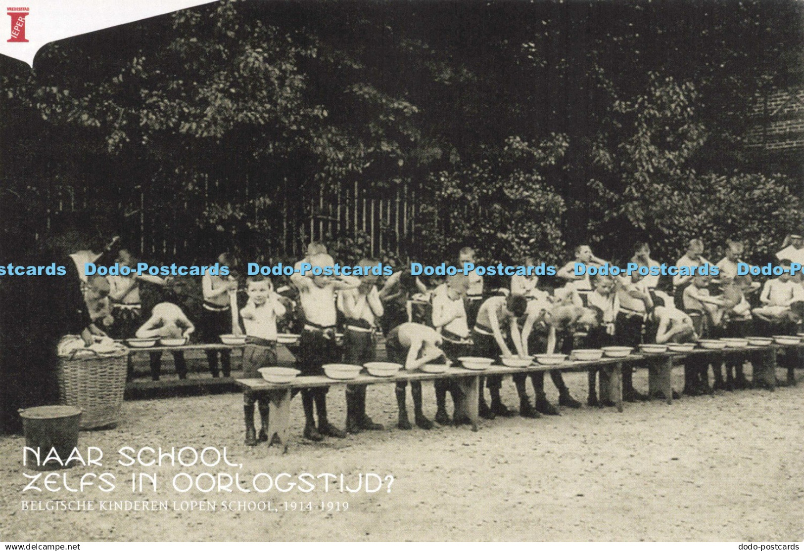 D221351 Naar School Zelfs in Oorlogstijd Belgische Kinderen Lopen School 1914