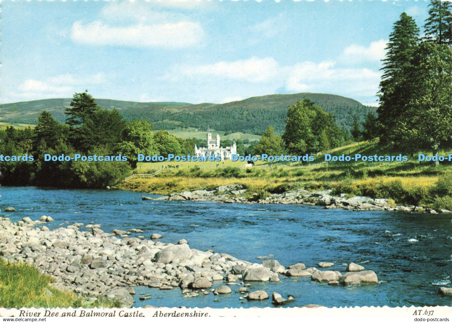D221377 Aberdeenshire River Dee and Balmoral Castle Valentine