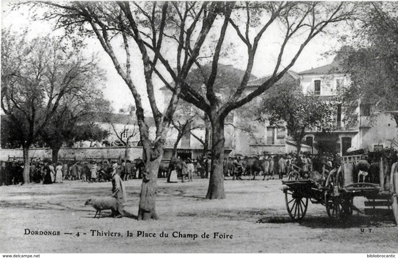 D24 - Cpa précurseur - THIVIERS < Vue Animée du CHAMP DE FOIRE