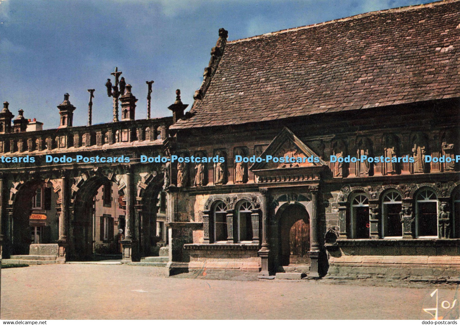 D260659 Sizun L Ossuaire et l Arc de Triomphe Art Jos Iris