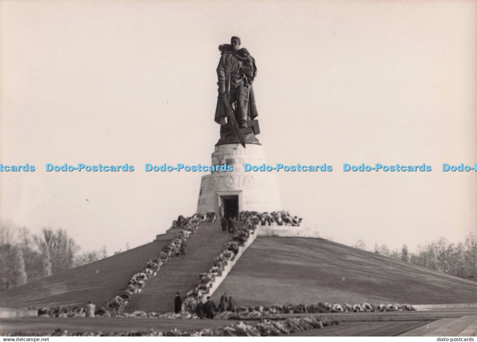D276471 Sowj Ehrenmal Berlin Treptow