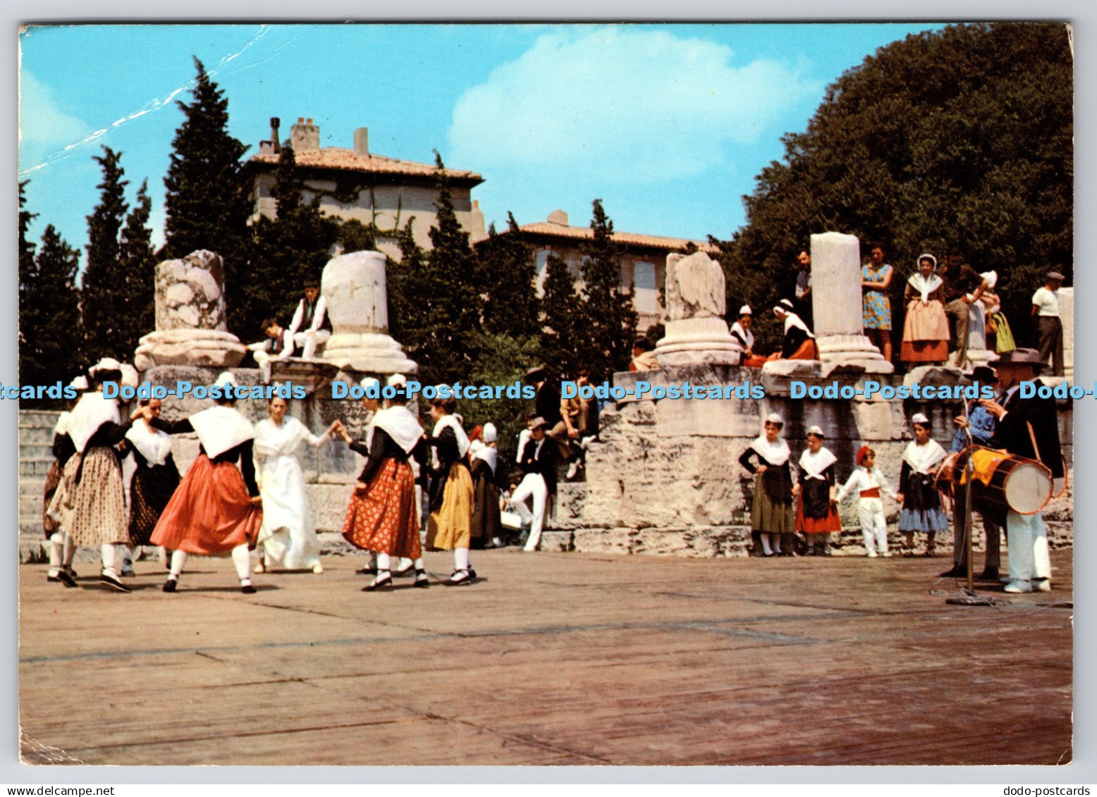 D309371 Les Belles Images de Provence Fete Provencale en Arles De Provence G A L