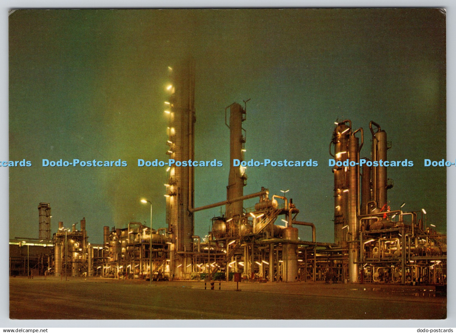 D325207 Kuwait. Chemical Fertilizers Plant. Printed in Switzerland. Postcard