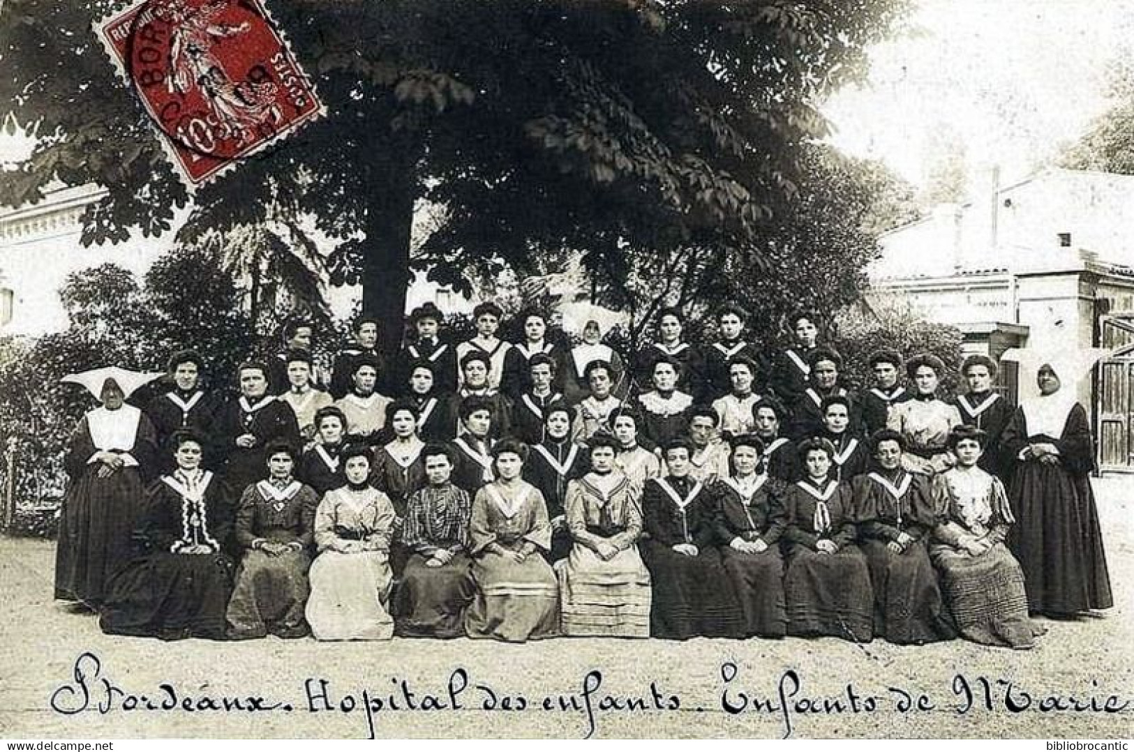 D33 < CARTE PHOTO PRIVEE - BORDEAUX <  HOPITAL DES ENFANTS - LES ENFANTS DE MARIE en 1908