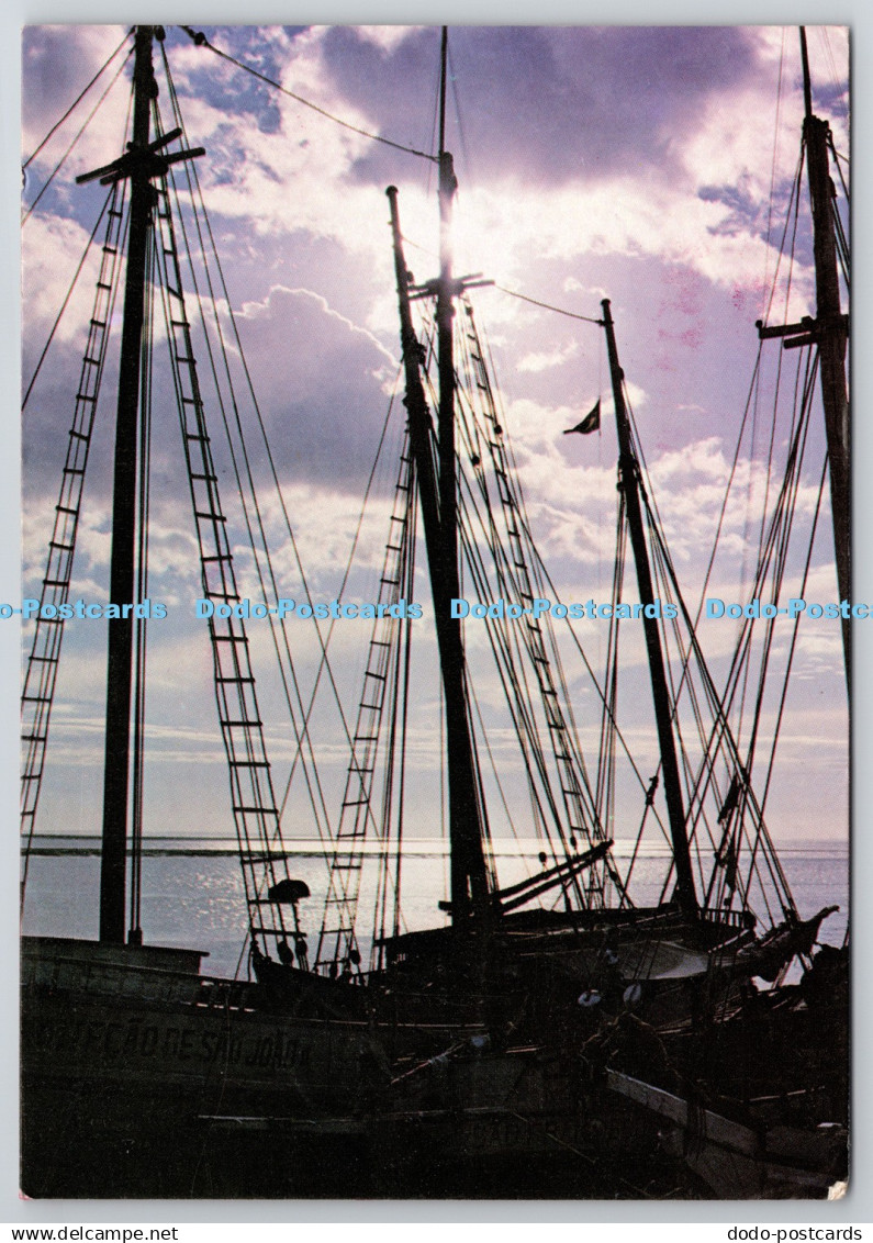 D330196 Sao Luis. Ma. Brasil. The long narrow Maranhao fishing boats. Papelaria