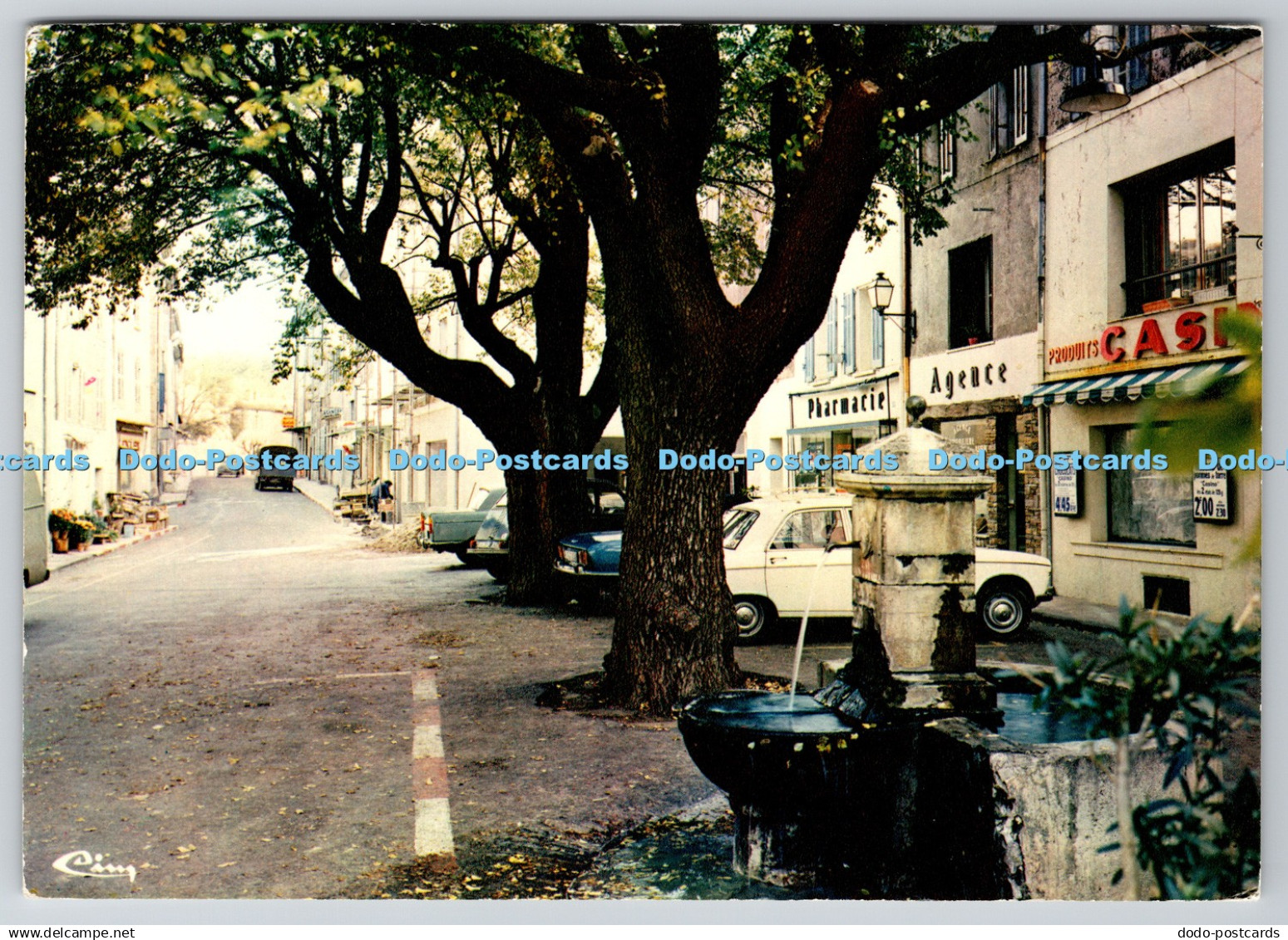 D330659 La Garde Freinet. Var. La Place Vieille. Cim. PM. Grimaud. 1981