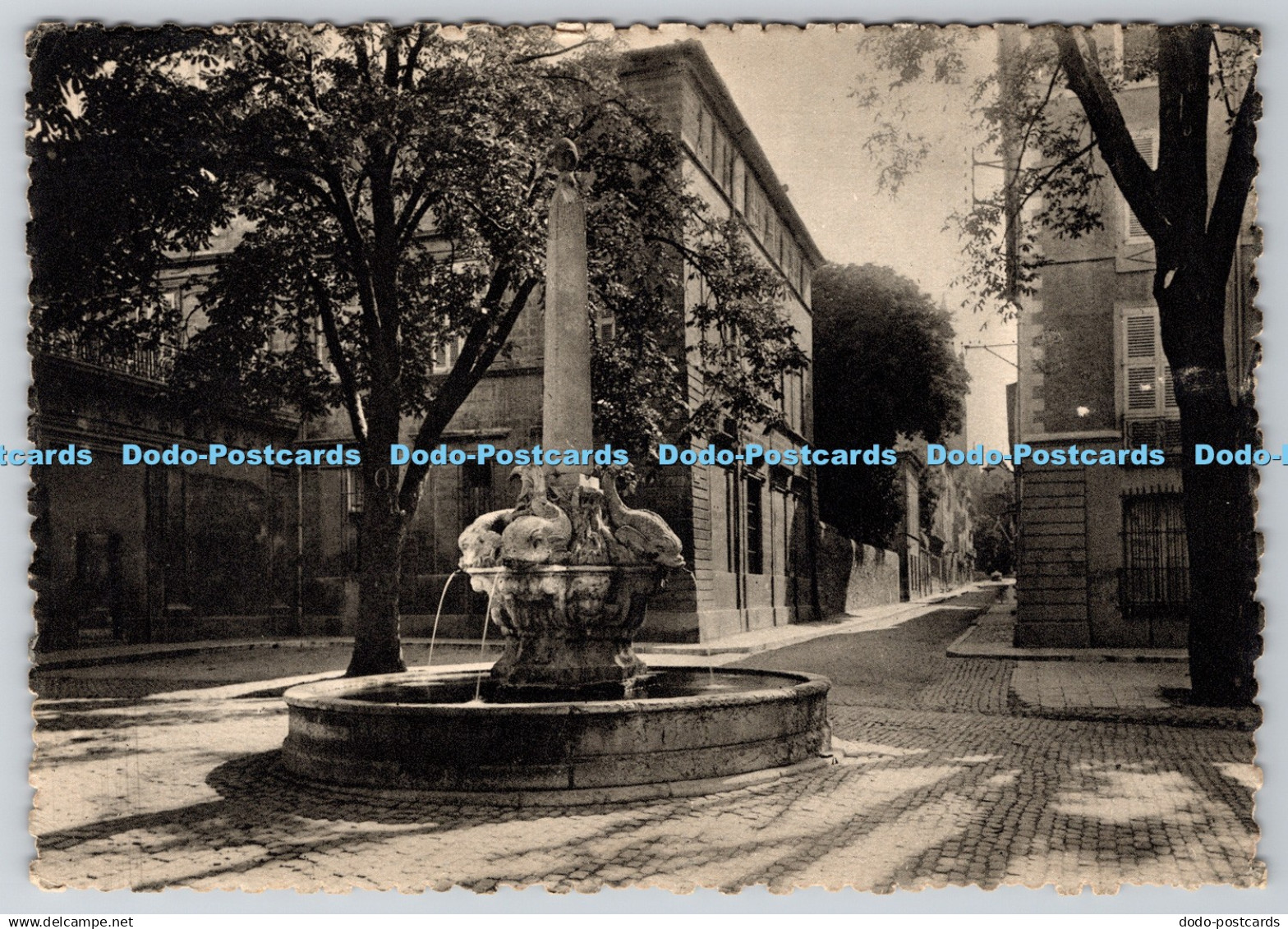 D331040 La Provence. Aix en Provence. Fontaine des 4 Dauphins. Mar