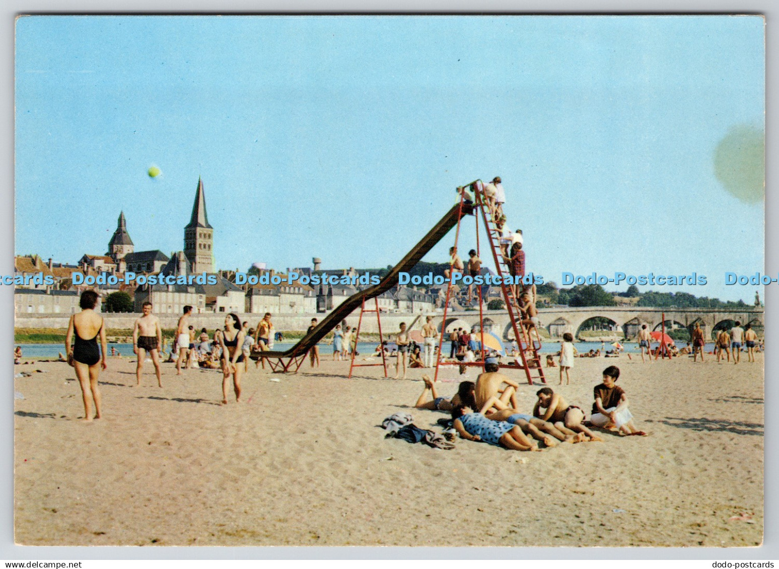 D331347 La Charite Sur Loire. Nievre. La Plage. Nivernaises