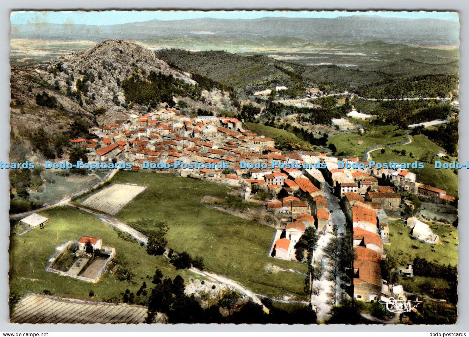 D334305 Un Village des Maures. La Garde Freinet. Var. Vue Panoramique Aerienne.