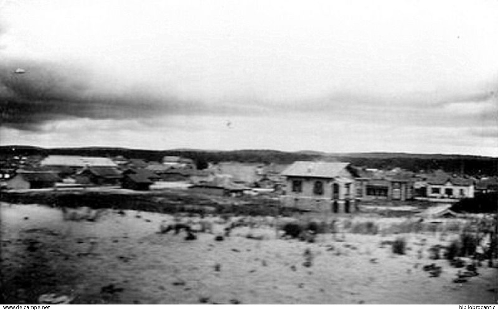 D40 - BISCARROSSE-PLAGE < VUE DU BOURG DEPUIS LA PLAGE