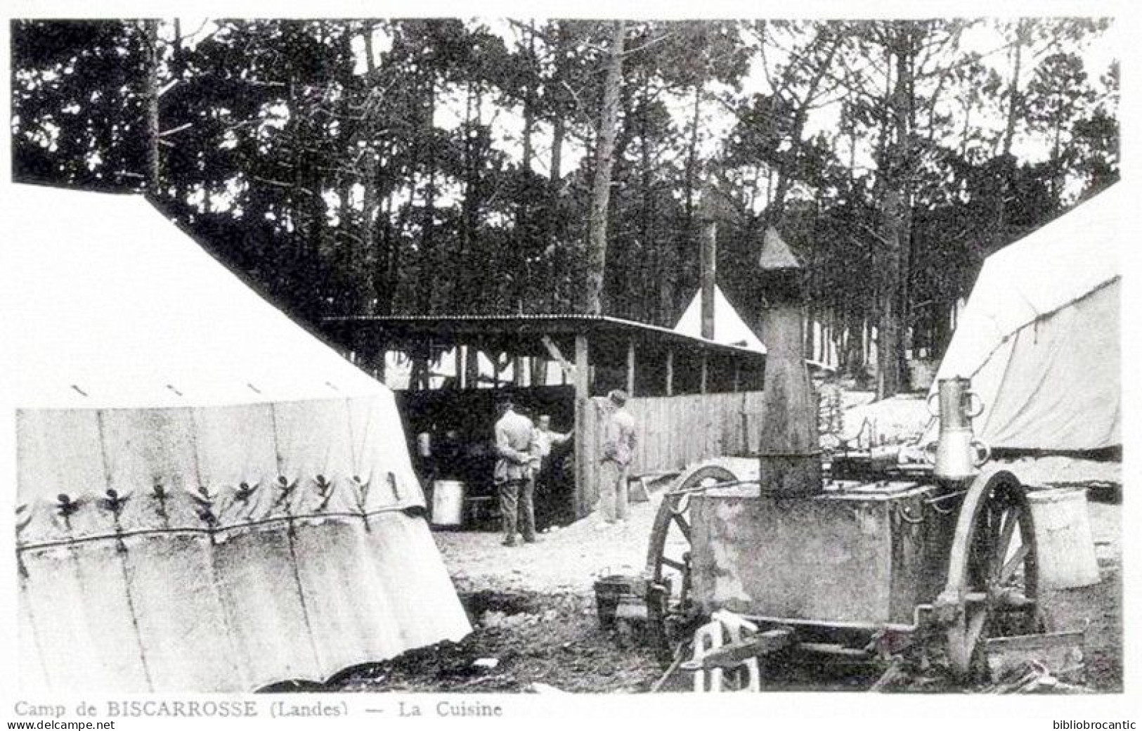 D40 - CAMP DE BISCARROSSE -  VUE ANIMEE DE LA CUISINE
