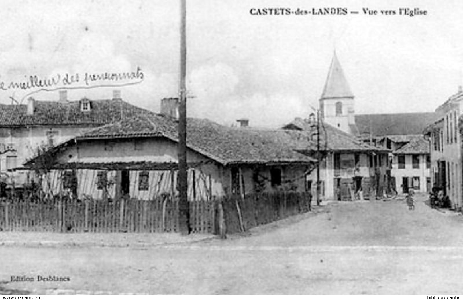 D40 - CASTETS-des-LANDES < BELLE VUE VERS L'EGLISE