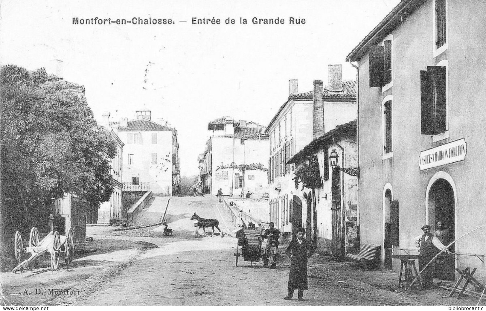 D40 MONTFORT EN CHALOSSE (Landes) - VUE ANIMEE ENTREE DE LA GRANDE RUE + FORGERON...
