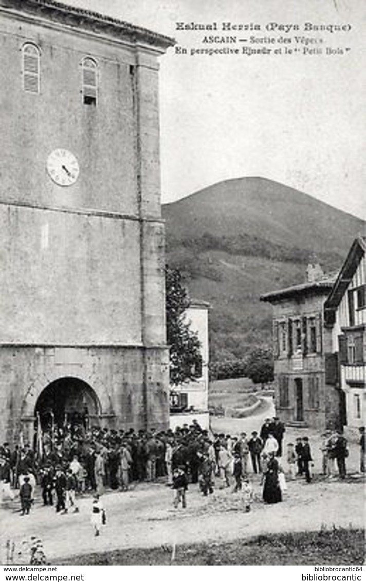 D64- Cpa ESKUAL HERRIA (Pays Basque) - ASCAIN < SORTIE DES VEPRES,,,,,,,,