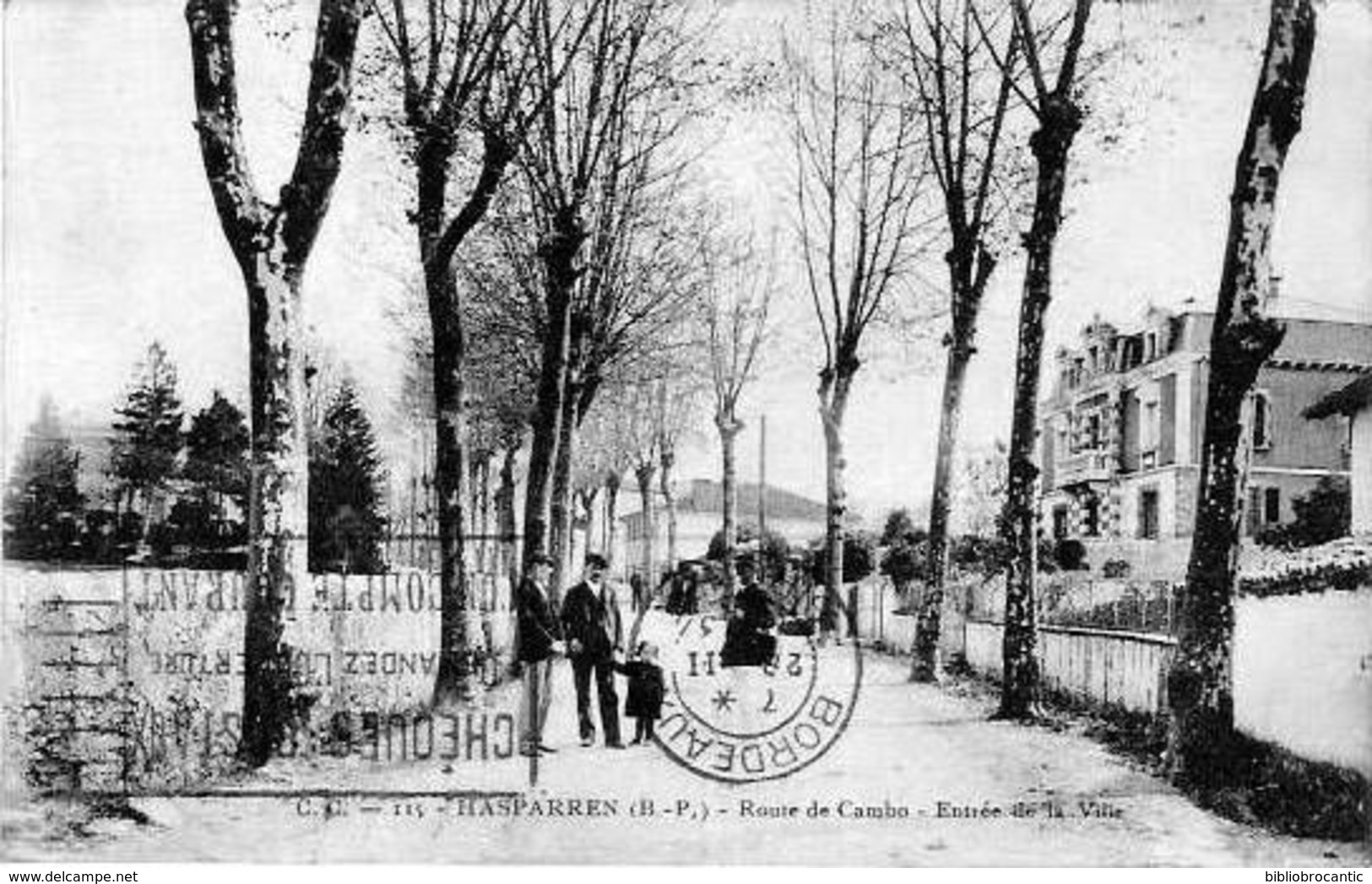 D64 - HASPARREN - ROUTE DE CAMBO < VUE ANIMEE DE L'ENTREE DE LA VILLE