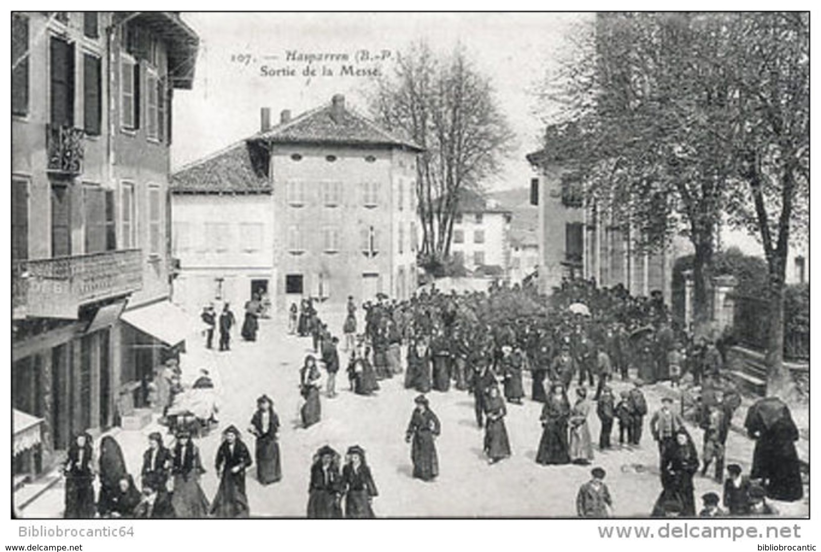 D64  HASPARREN < SORTIE DE MESSE