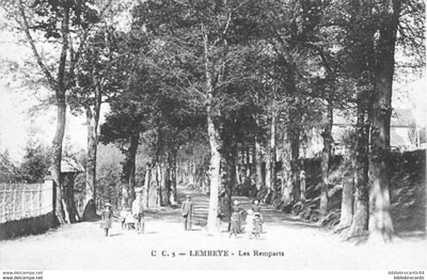 D64 - < LEMBEYE  < Vue animée - LES REMPARTS