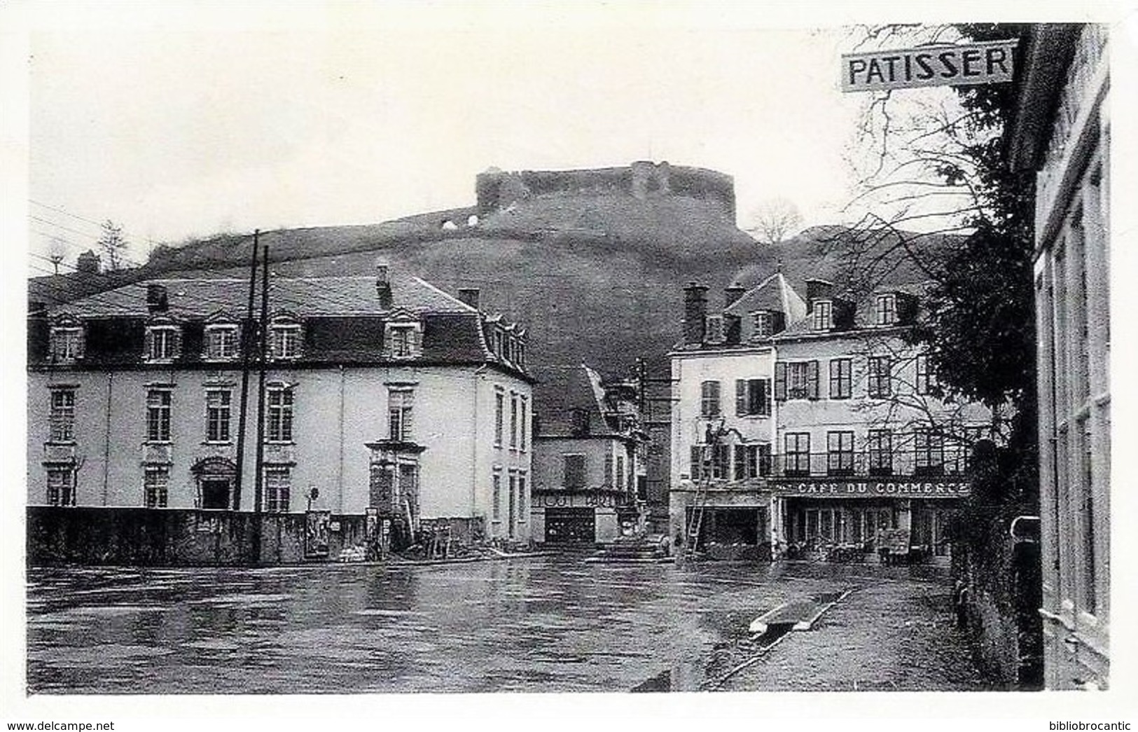 D64 - MAULEON-LICHARRE - LA PLACE DE LA CROIX BLANCHE INONDEE ? + petite animation