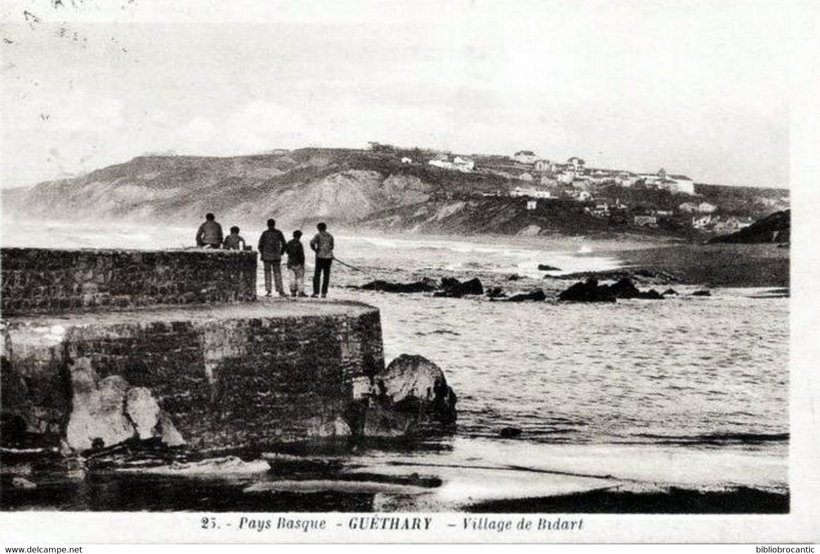 D64 - PAYS BASQUE  GUETHARY < VUE DU VILLAGE DE BIDART DEPUIS GUETHARY
