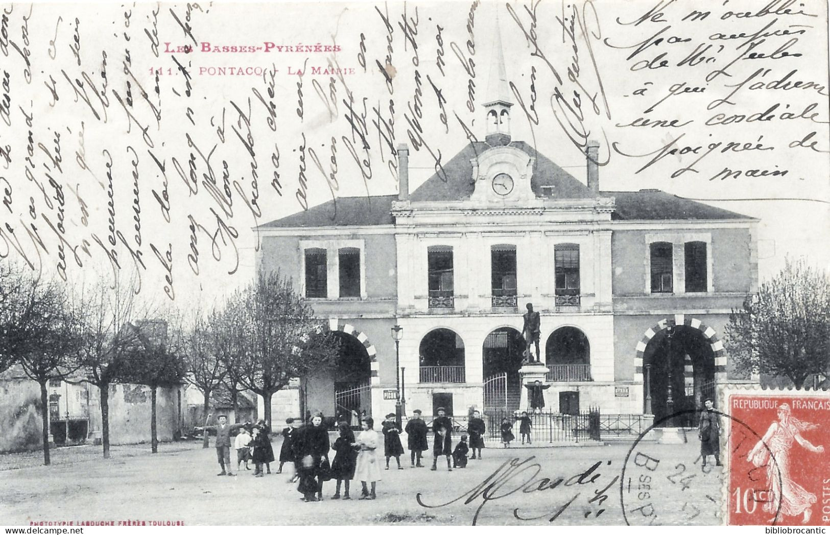 D64 PONTACQ - PLACE HUNINGUE < VUE ANIMEE DE LA MAIRIE