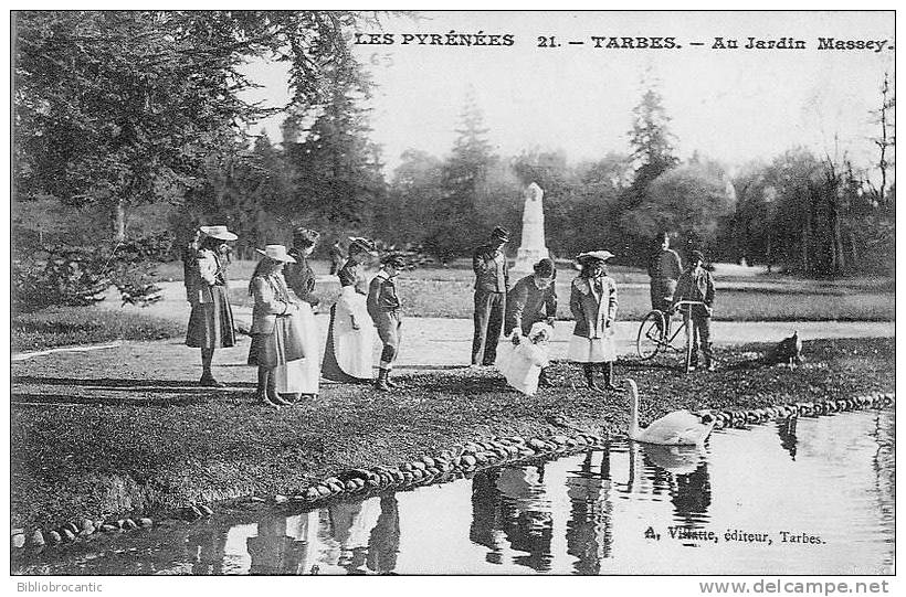 D65 - TARBES - VUE ANIMEE AU JARDIN MASSEY