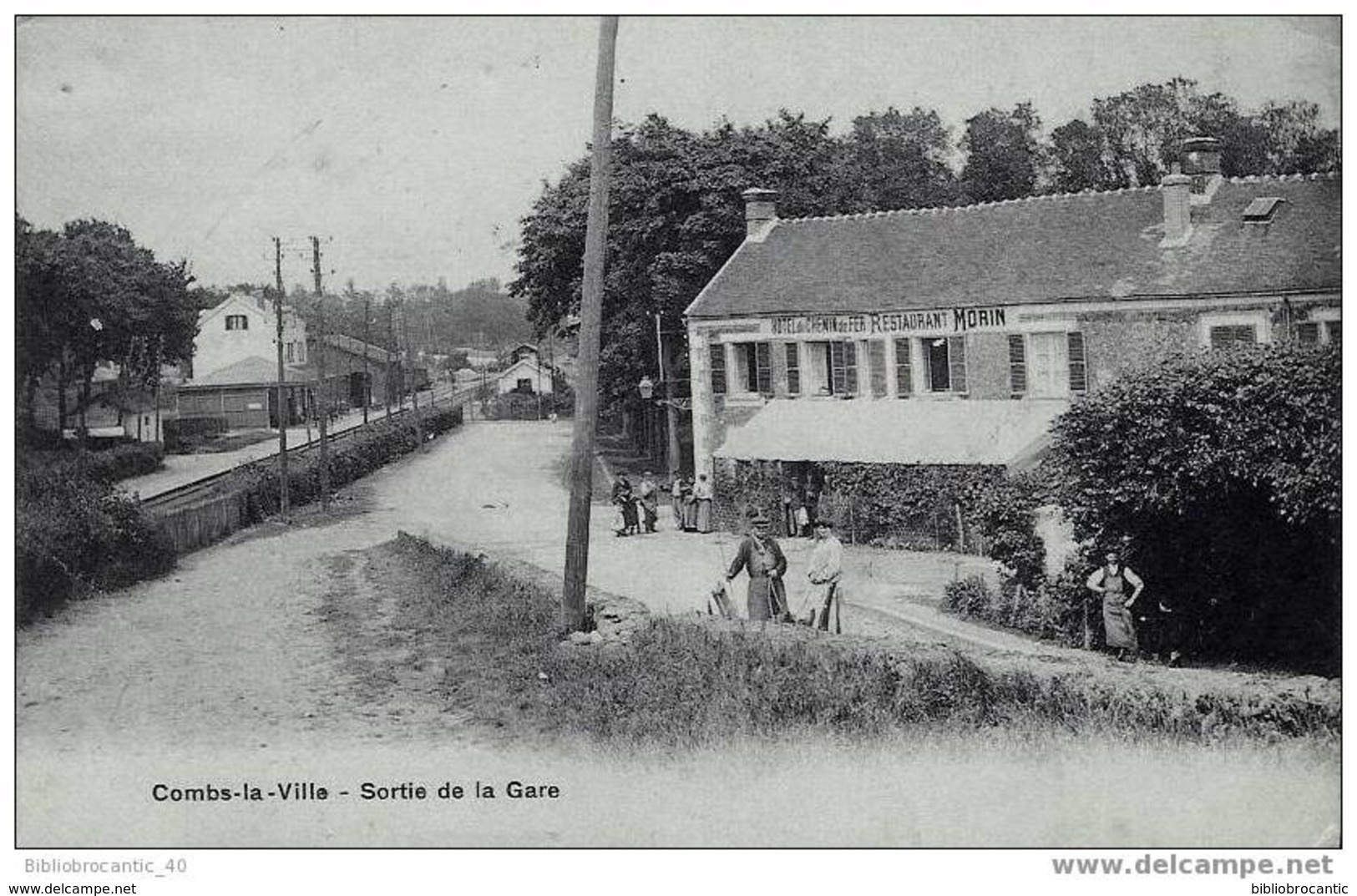 D77 - COMBS LA VILLE - SORTIE DE LA GARE - HOTEL DES CHEMINS DE FER, RESTAURANT MORIN