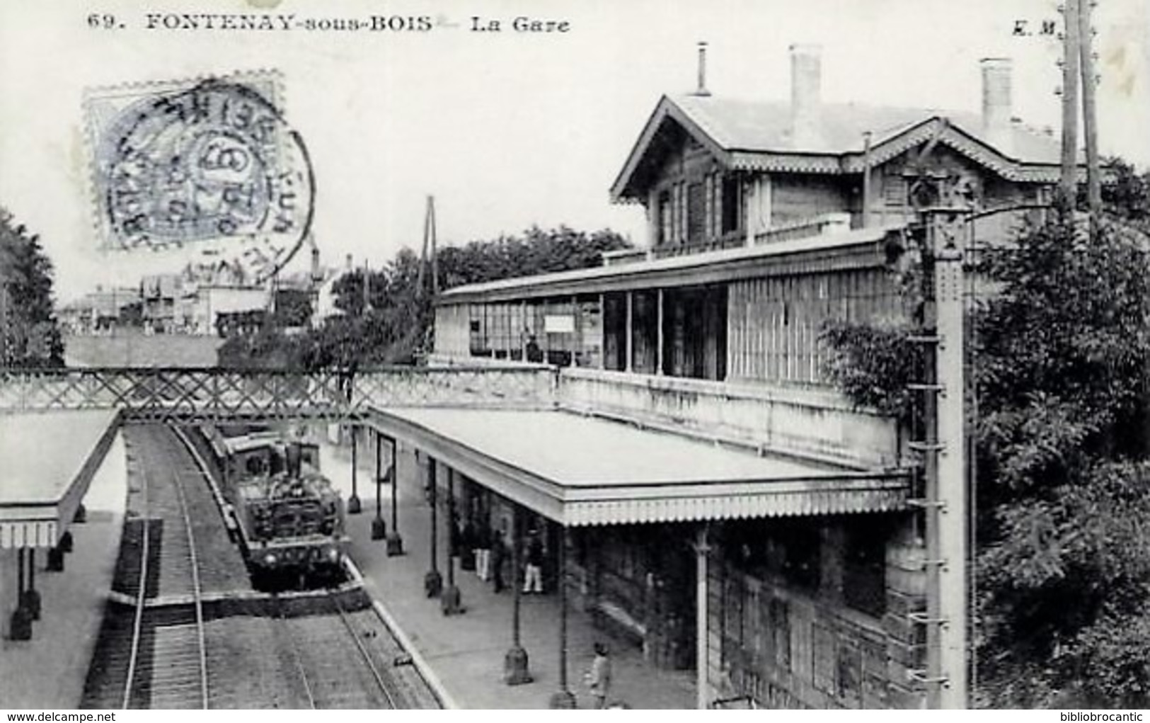 D94 - FONTENAY SOUS BOIS - LE TRAIN EN GARE