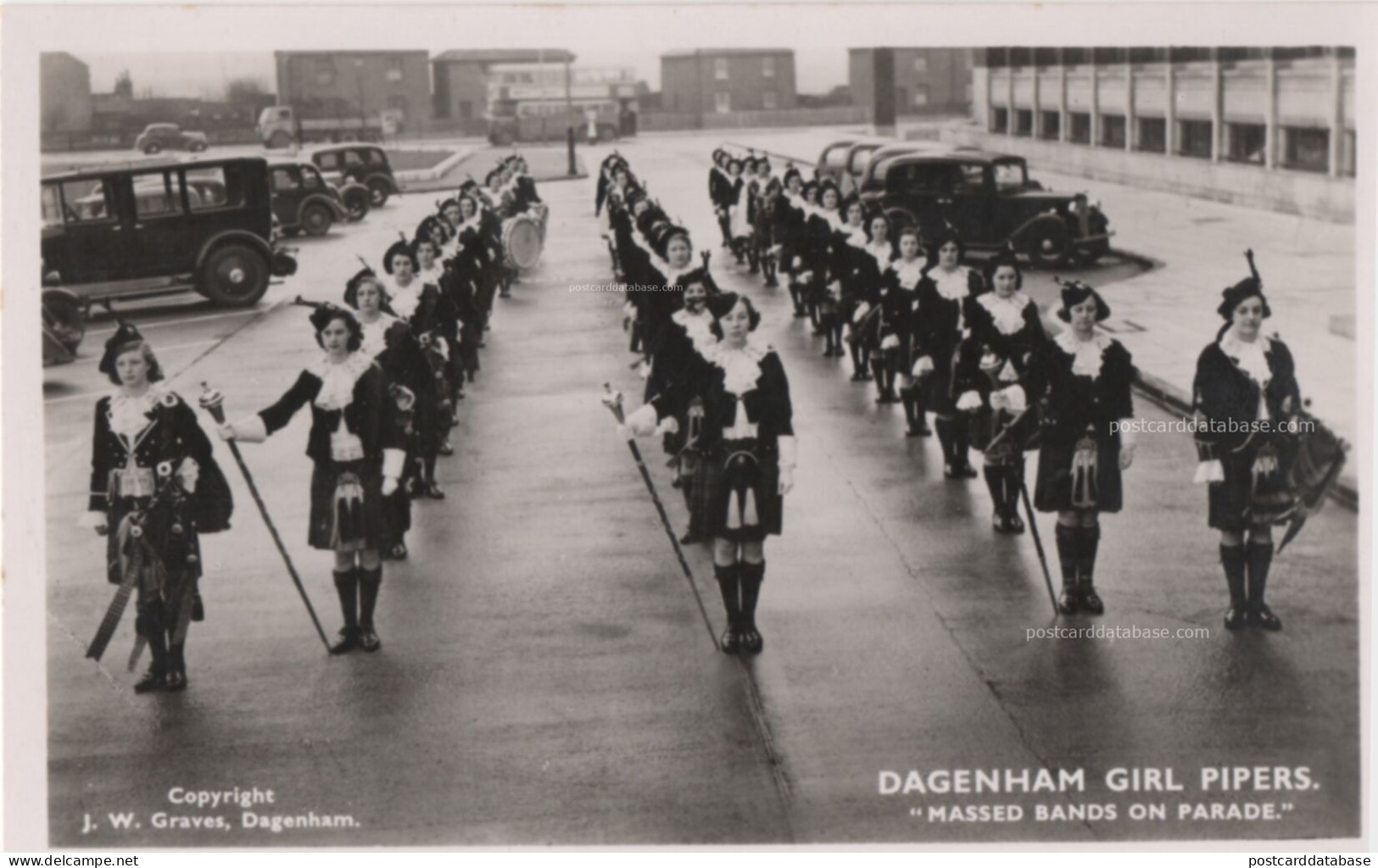 Dagenham Girl Pipers - & old cars