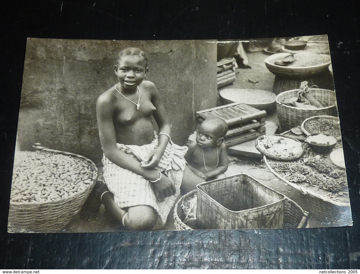 DAHOMEY, JEUNE MARCHANDE à PORTO NOVO - DAHOMEY (AD)