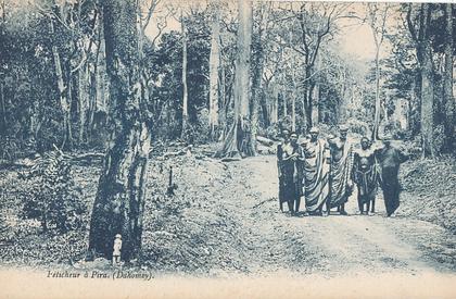 V 362/CPA    DAHOMEY -     FETICHEUR A PIRA