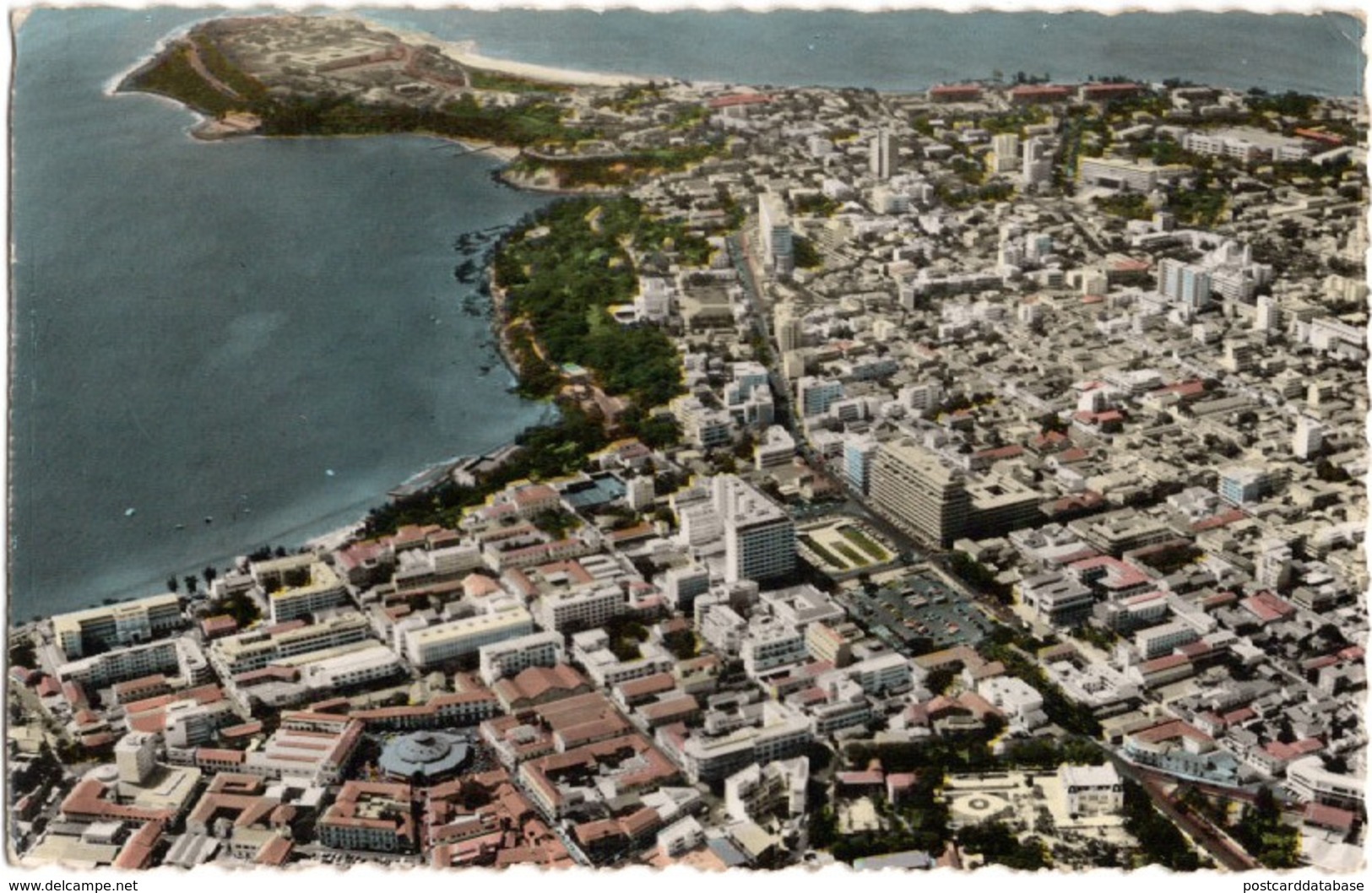 Dakar - Vue aérienne - A gauche la Petite Corniche et le Cap Manuel