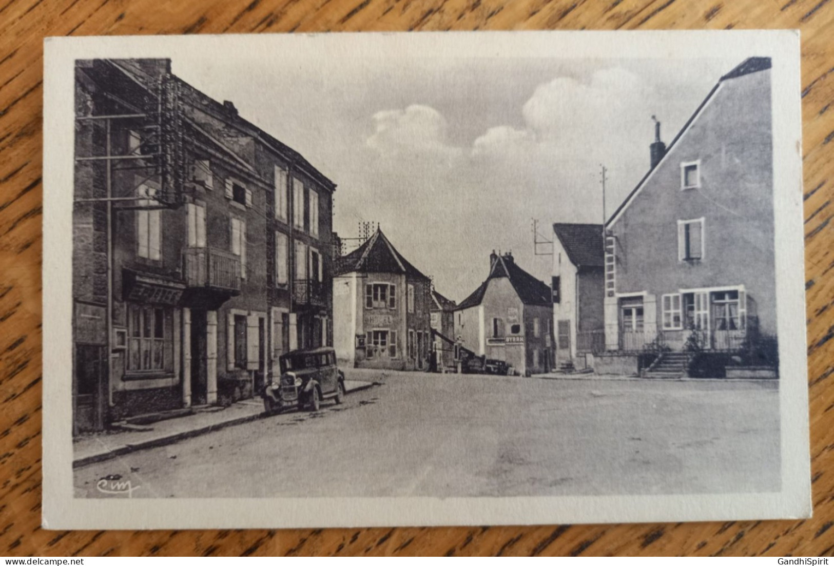 Dampierre sur Salon - La place, la Poste, Hotel, Auto, Voiture