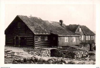 P-25-Fo-Bi- 6833 : PHOTOGRAPHIE ILES FEROË. BONDAHUSINI I KIRKJUBÖ