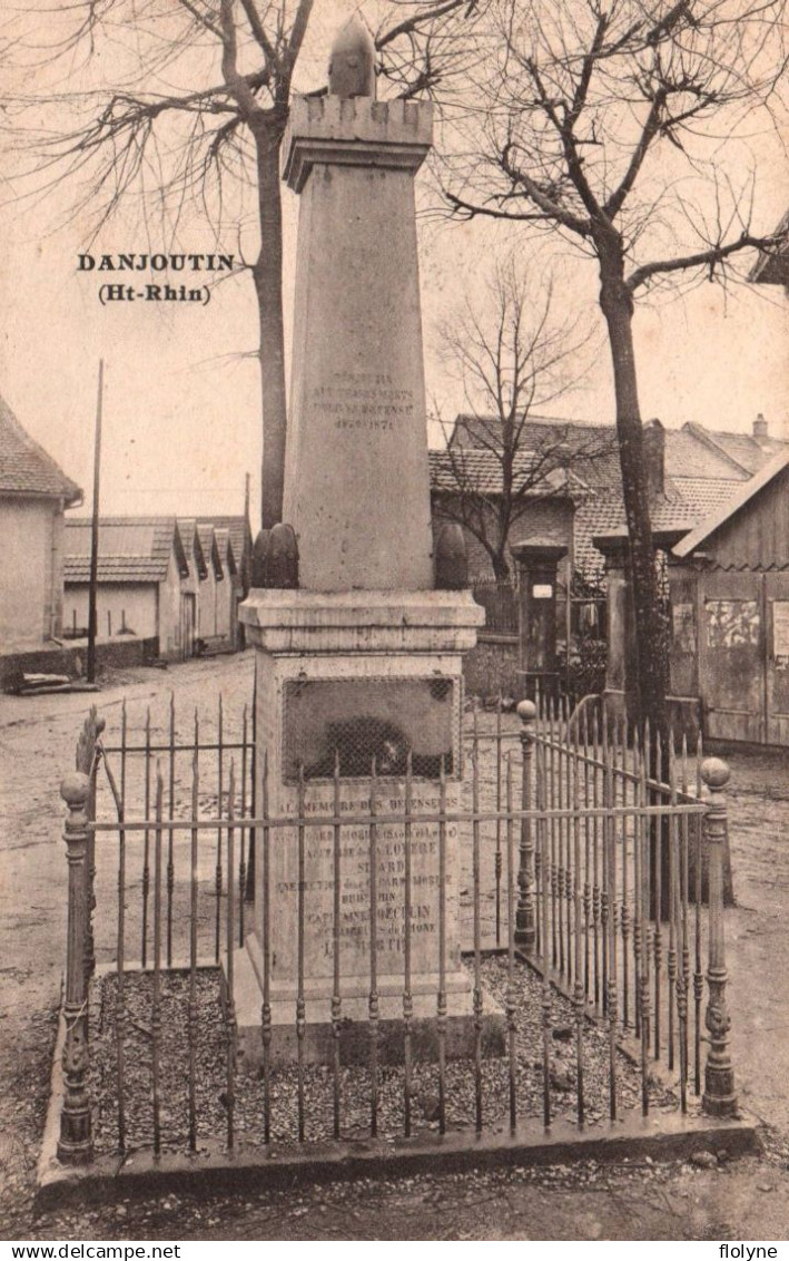 danjoutin - place et le monument aux morts