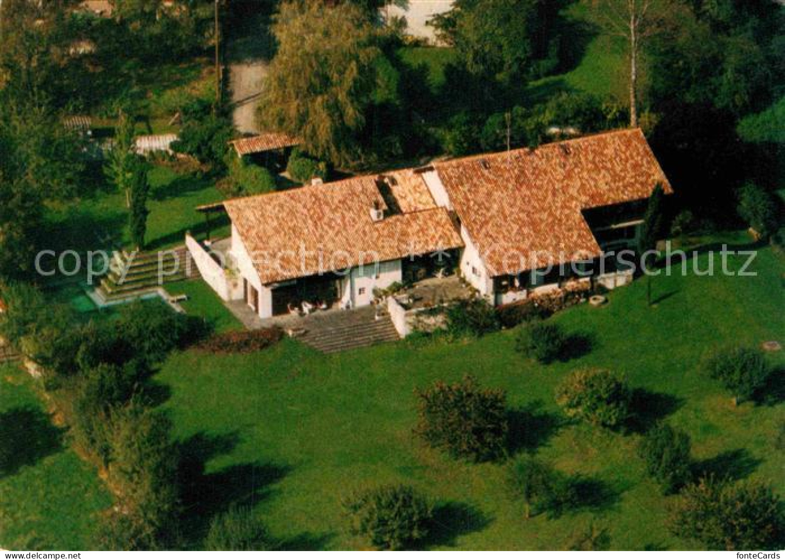 Dardagny Fliegeraufnahme Wohnhaus