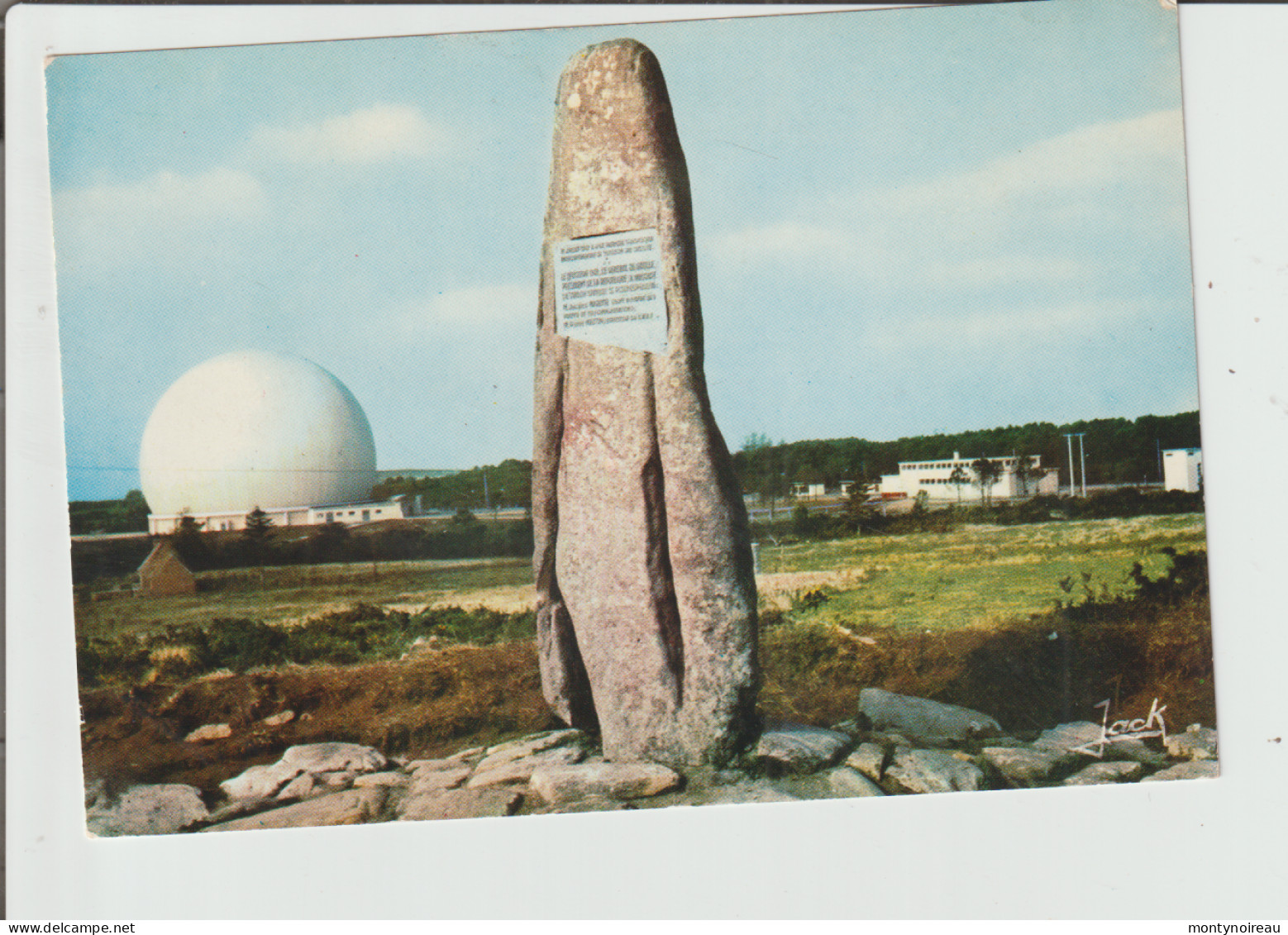 Dav : Côtes d' armor : Pleumeur Bodou : menhir