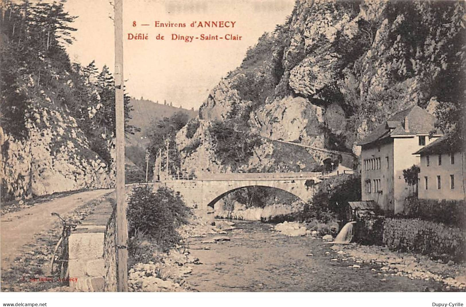 Défilé de DINGY SAINT CLAIR - très bon état