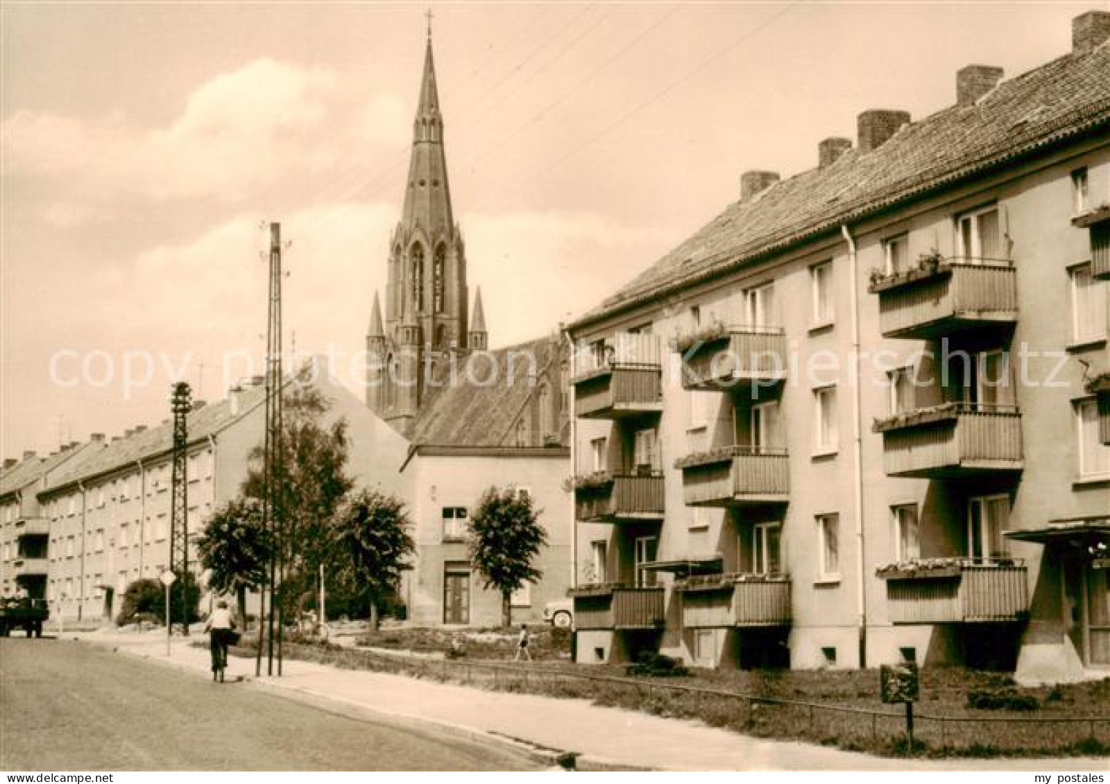 Demmin Mecklenburg Vorpommern Neubauten an der Frauenstrasse Kirchturm