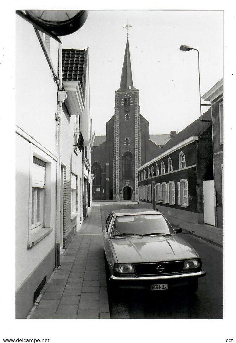 Dentergem  FOTO met zicht op de Kerk en Kerkstraat    ( auto Opel Ascona B )