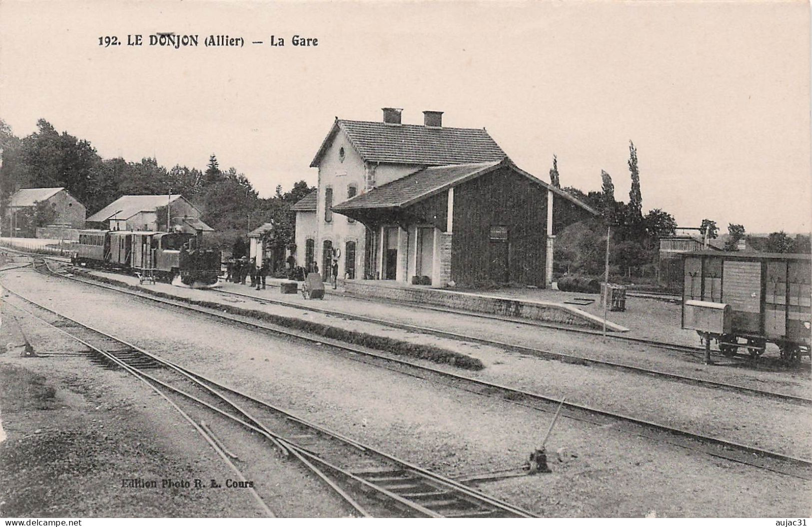 Dép 03 - Chemins de fer - Gares - Trains - Train - Le Donjon - La gare - état