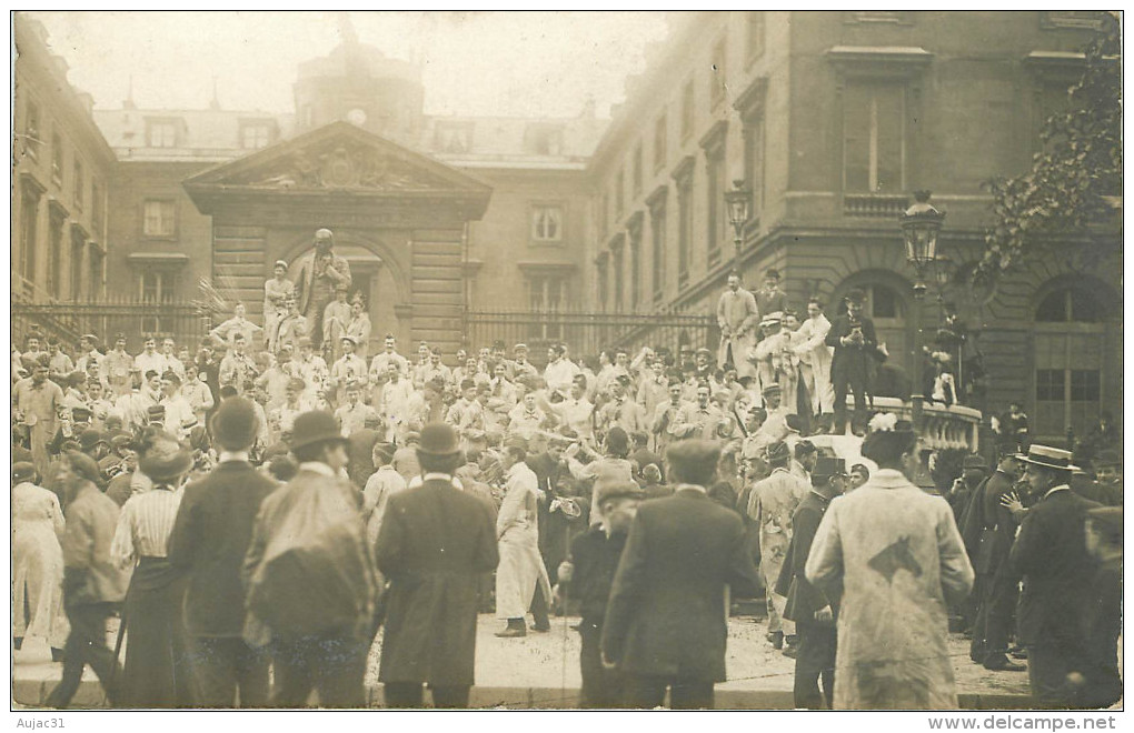 Dép 75 - Paris - Arrondissement 05 - Militaria - Militaires - Etudiants devant le collège de France - Carte photo - état