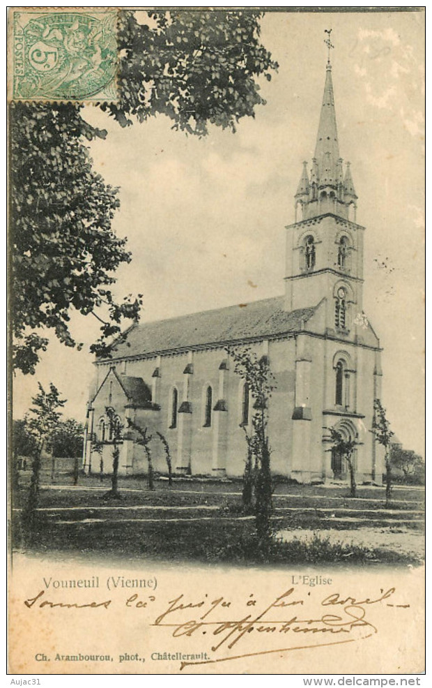 Dép 86 - Vouneuil sur Vienne - L'église - état