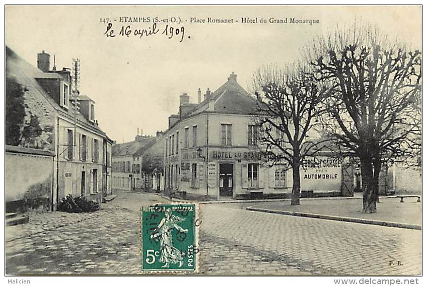 -departs div: - ref : DD800 -  essonne - etampes - place romanet hotel du grnd monarque  - carte bon etat -
