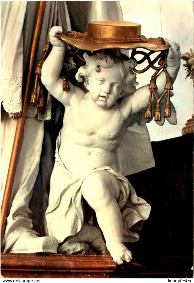 Der Ammersee, Diessen, Klosterkirche, Putte mit Kardinalshut