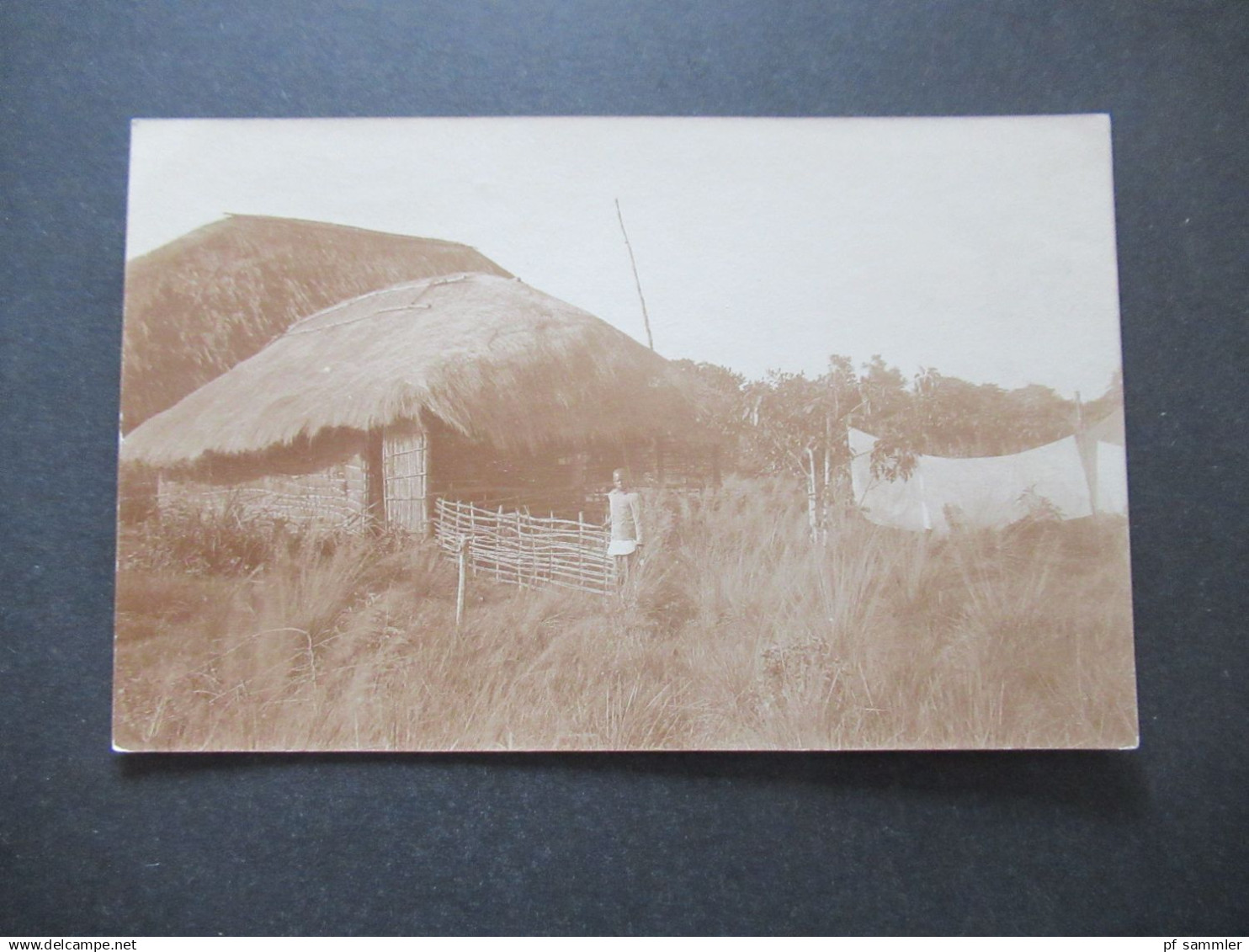 Deutsches Reich Kolonien Afrika ?! um 1910 Echtfoto AK Einheimischer vor Hütte / Stall