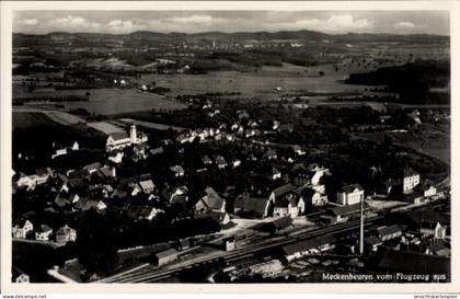 CPA Meckenbeuren in Oberschwaben Württemberg, Meckenbeuren aus der Luft, Landschaft, Häuser, Kirch