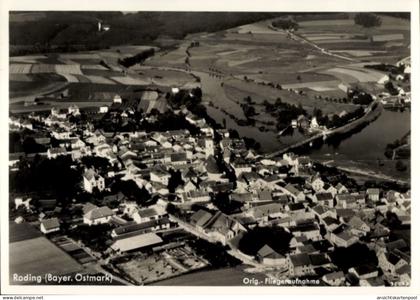 CPA Roding in der Oberpfalz, Luftaufnahme von Roding, Bayer. Ostmark, Fluss, Felder, Häuser
