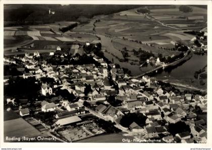 CPA Roding in der Oberpfalz, Luftaufnahme von Roding, Dorfansicht, Landwirtschaft, Wasserlandschaf