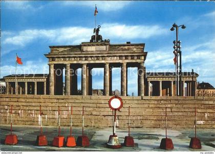 Berliner Mauer Berlin Wall Brandenburger Tor mit Mauer